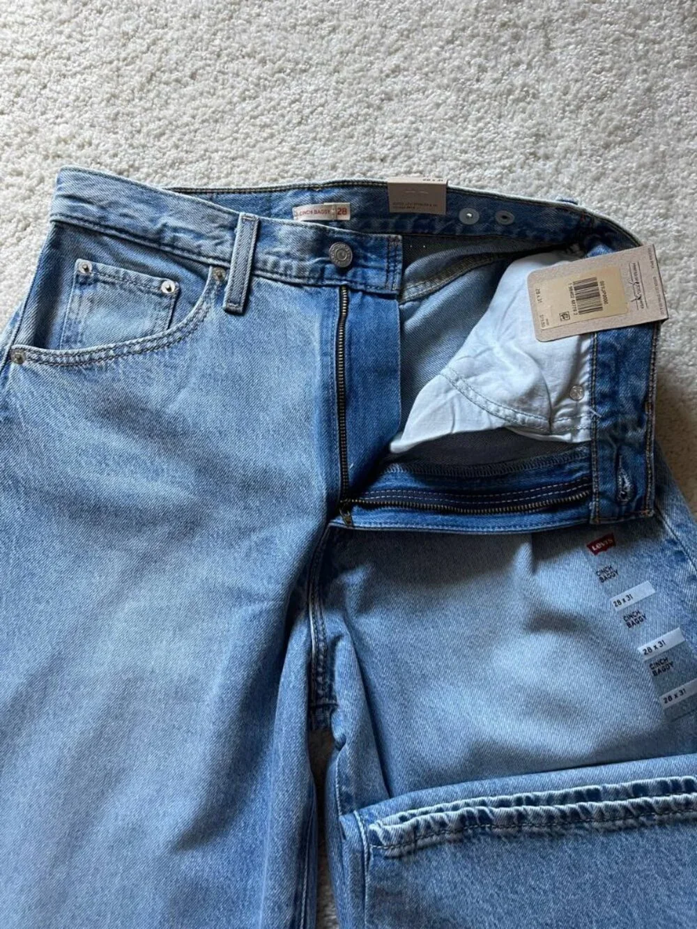 NWT Levi's Cinch Baggy High Rise Women's Jeans Size 28/31 - Picture 4 of 13